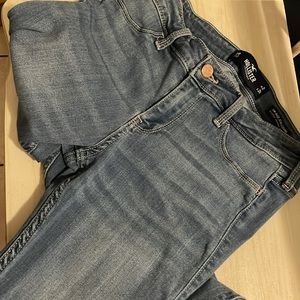 Hollister Jeans great condition ! No rips, low-rise Jean legging